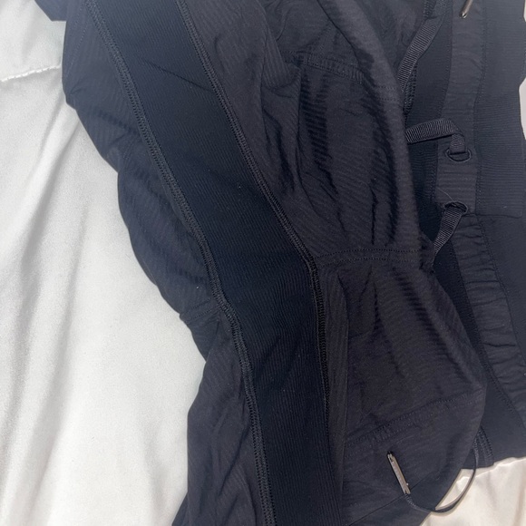 Lululemon Dance Studio 25in cropped pant size 6 black high waisted - Picture 2 of 3